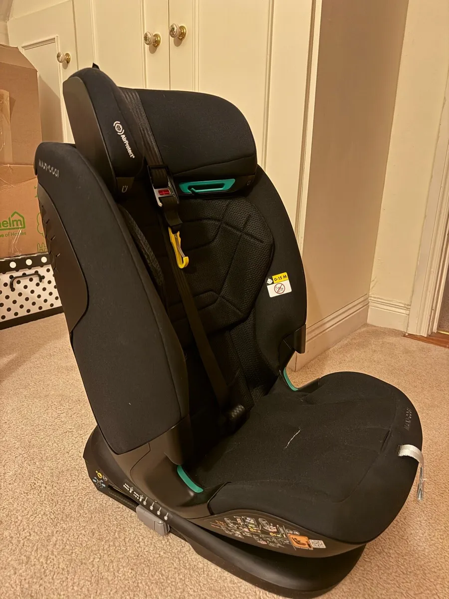 Maxi-Cosi Titan Pro i-size nearly new - Image 1