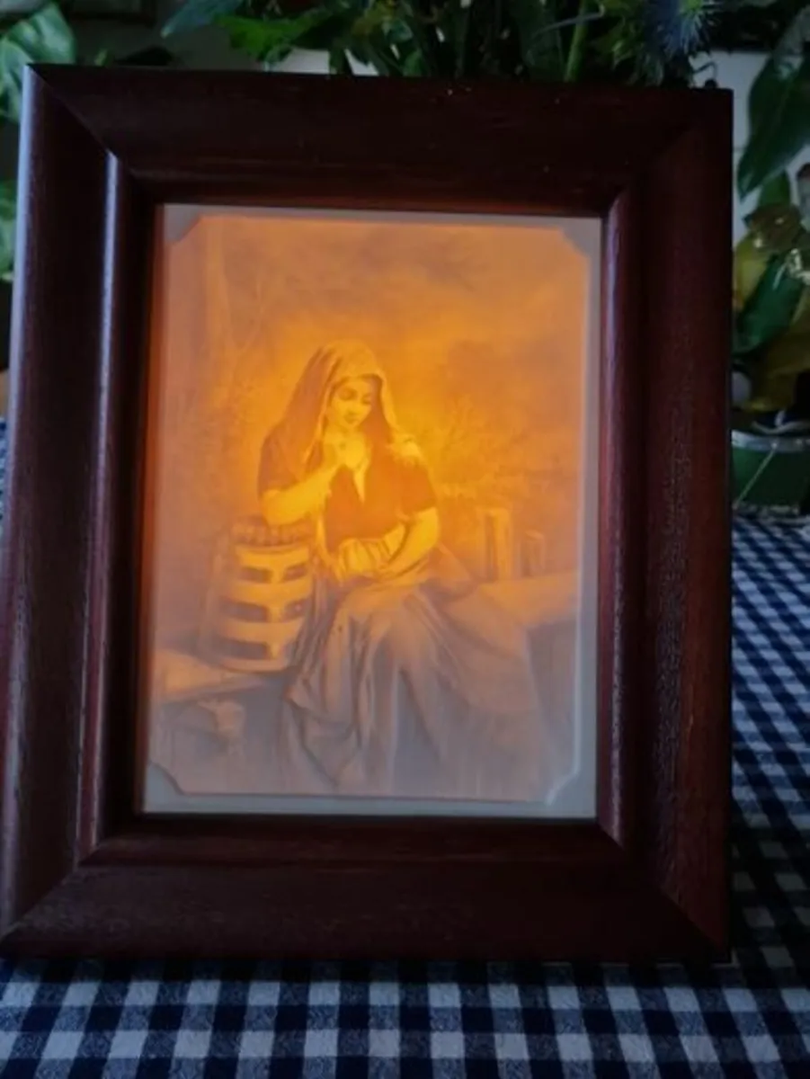 Belleek backlit picture - Image 1