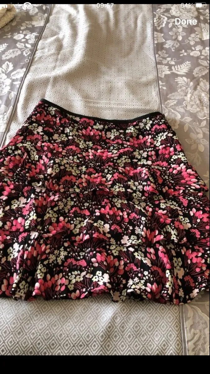 Ladies stunning skirt size 10 €10 - Image 1