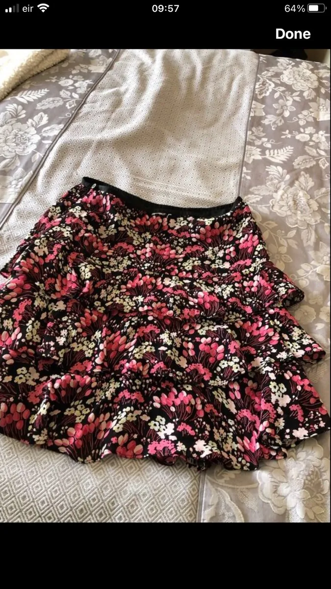 Ladies stunning skirt size 10 €10 - Image 2