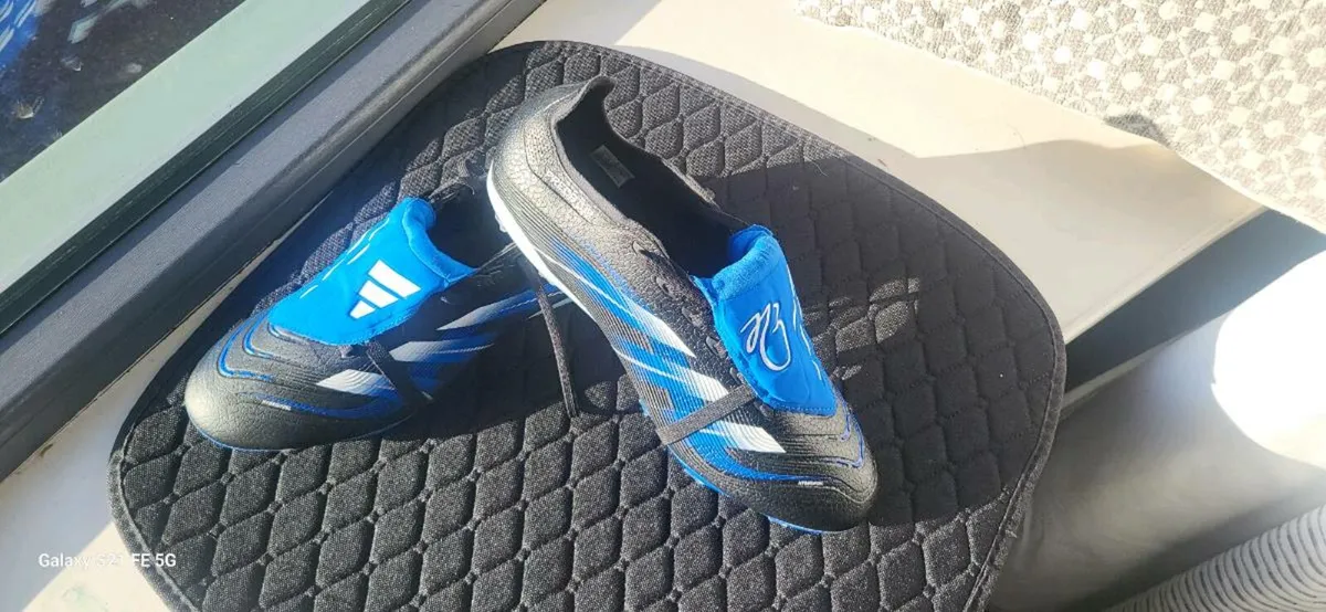 Football boots - Image 1