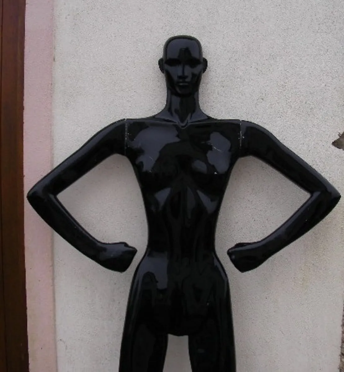 Mannequins - Image 3