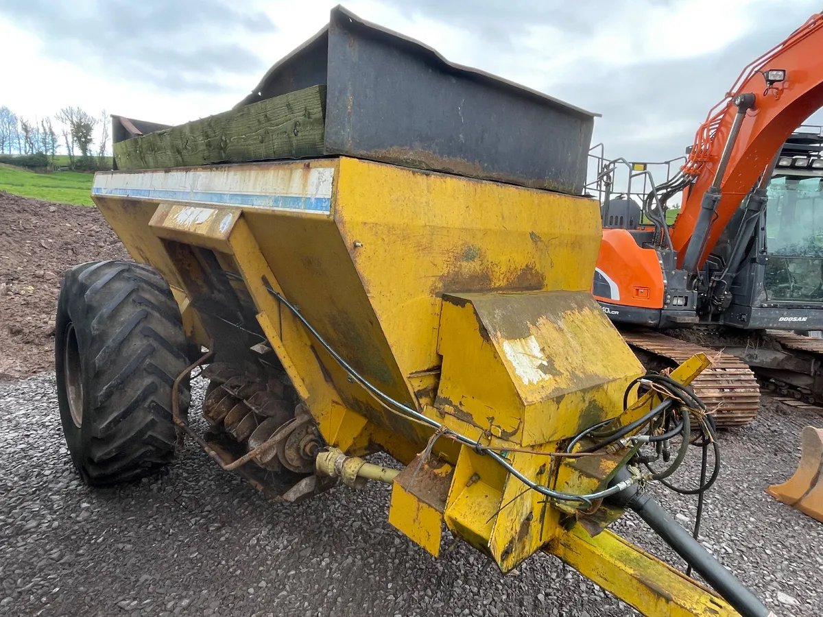 Shelbourne Reynolds muck  spreader - Image 1