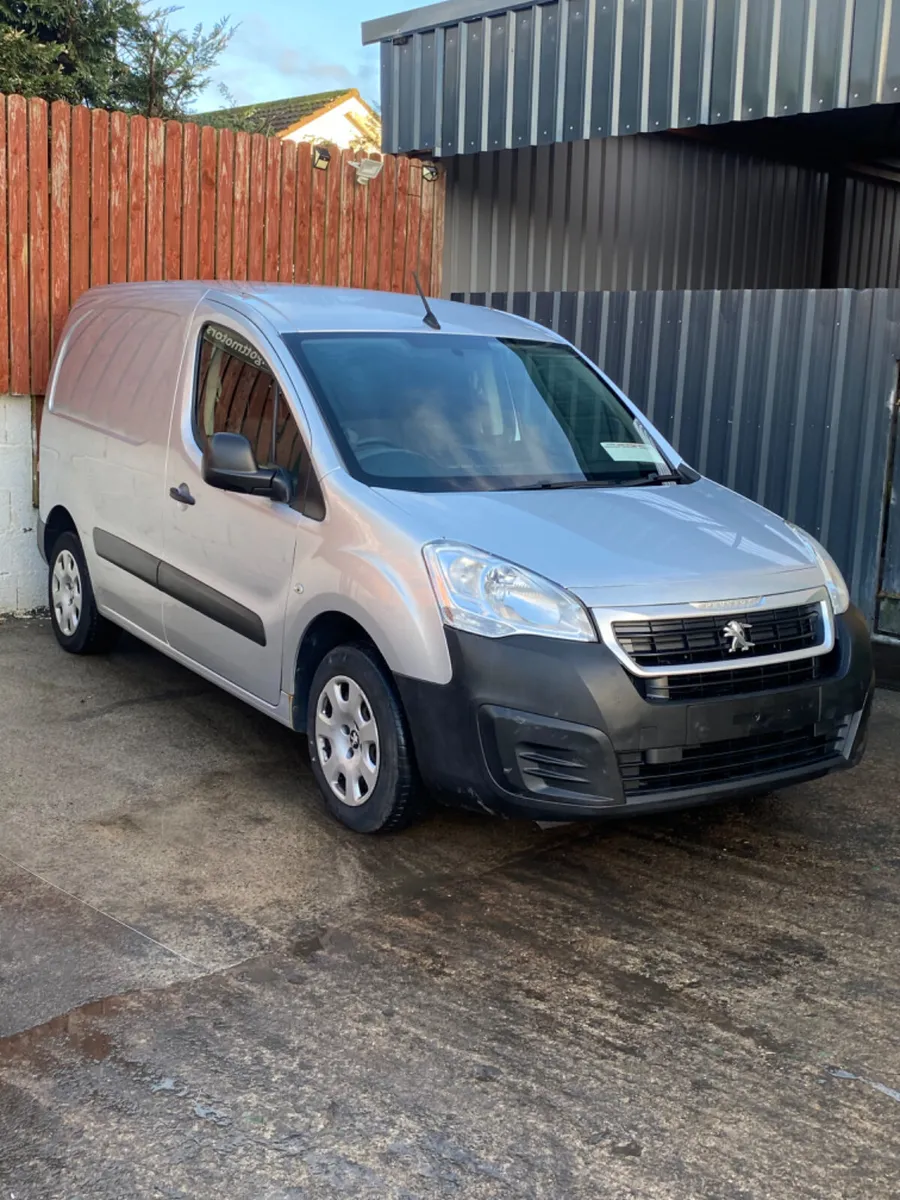 2017 PEUGEOT PARTNER Pro - Image 2