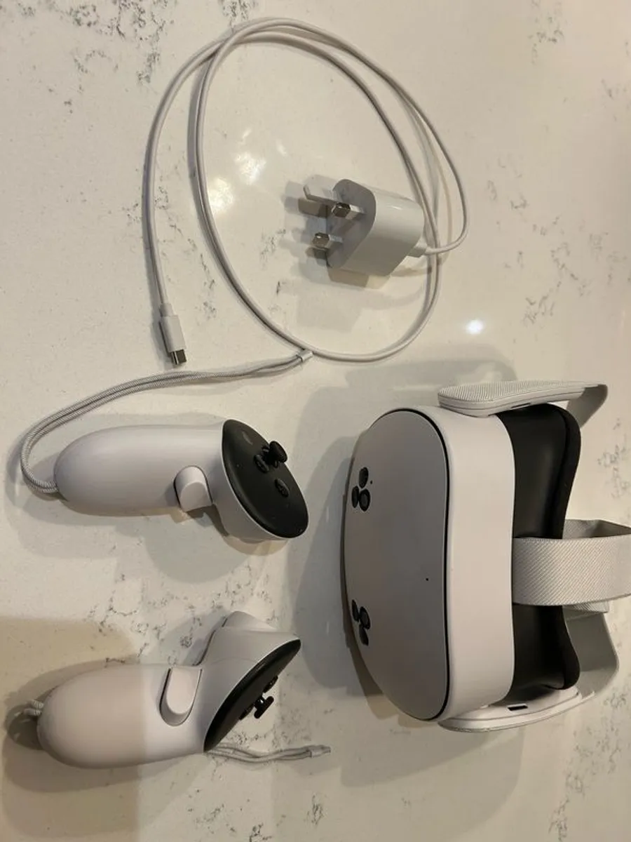 VR headset- Meta quest 3S - Image 1