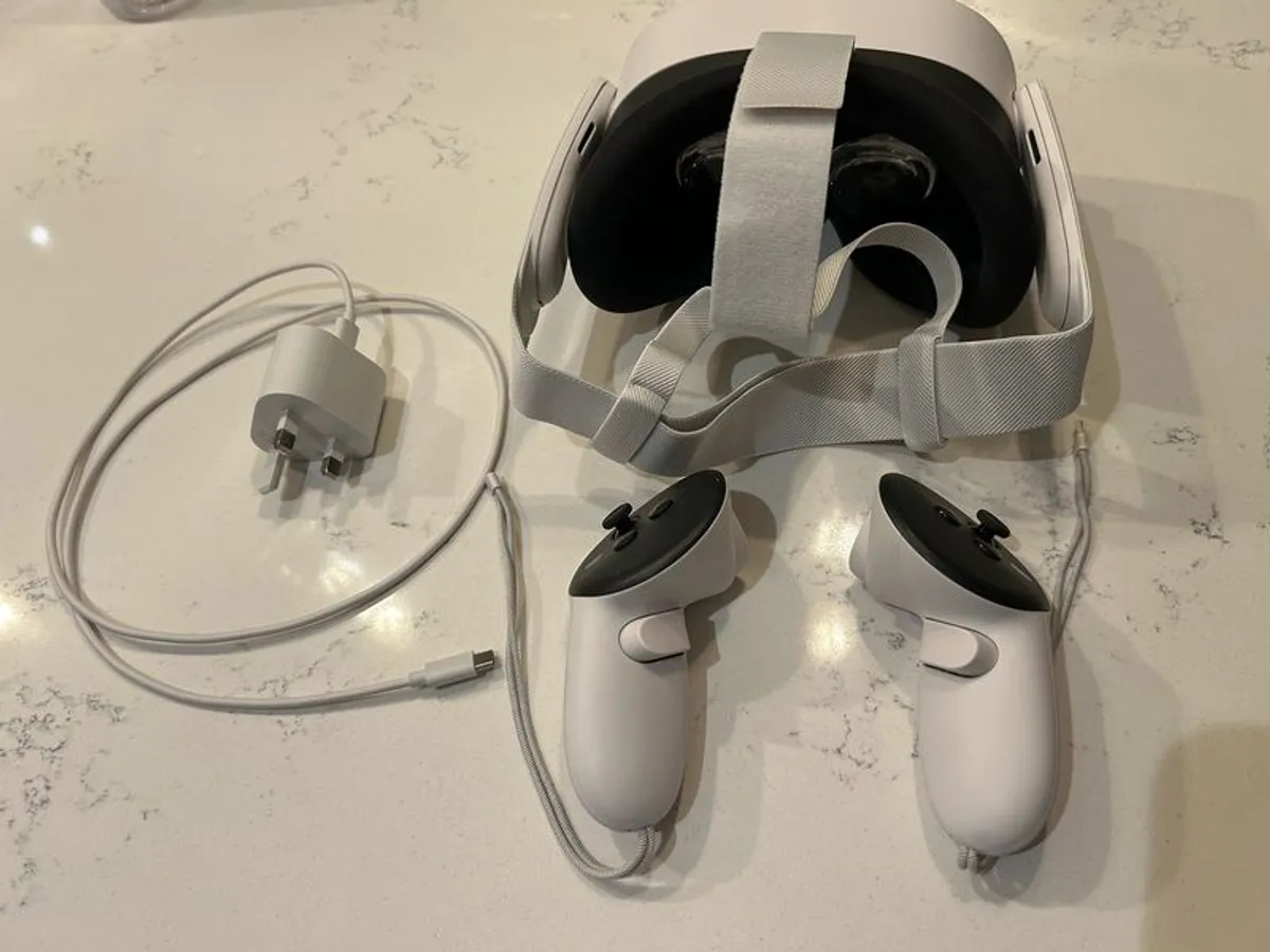 VR headset- Meta quest 3S - Image 2
