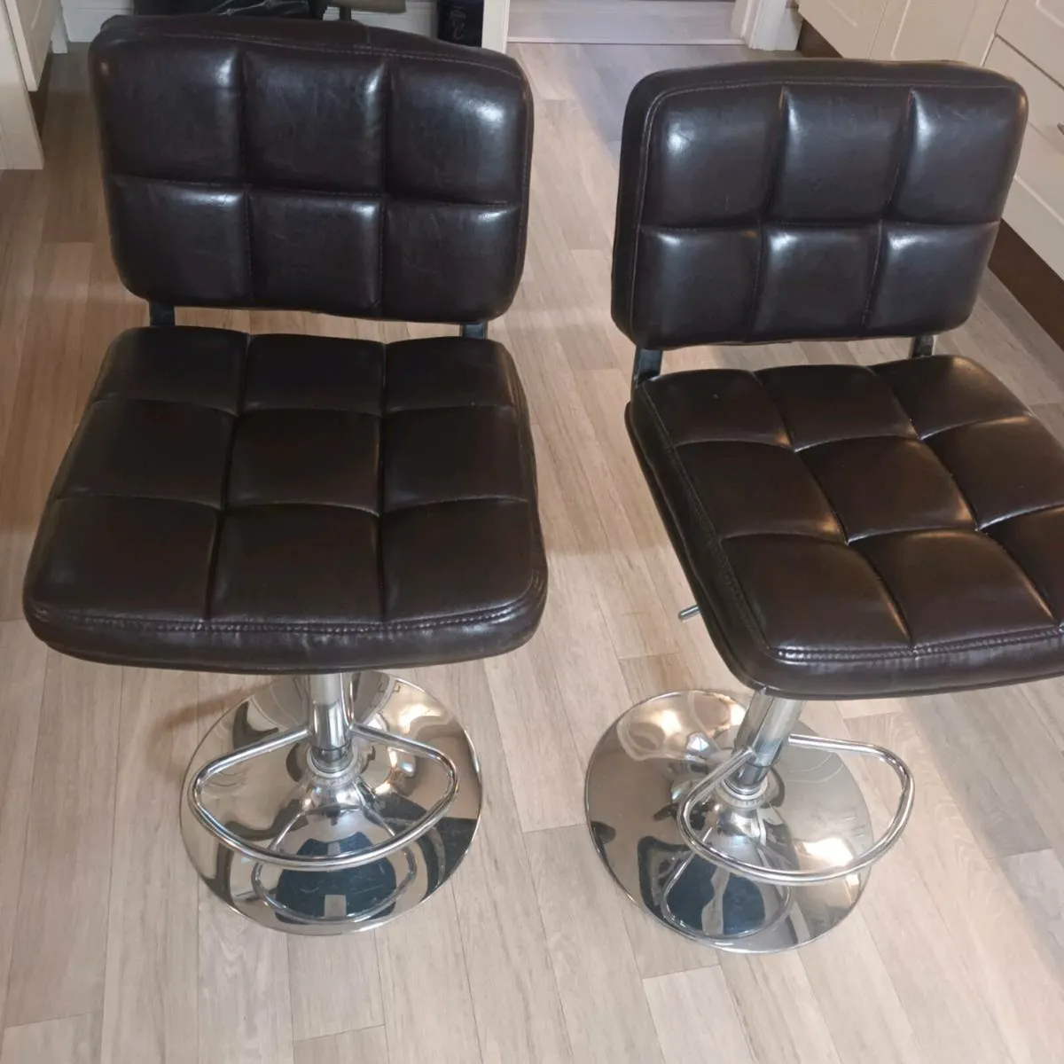 Kitchen unit/chairs - Image 1