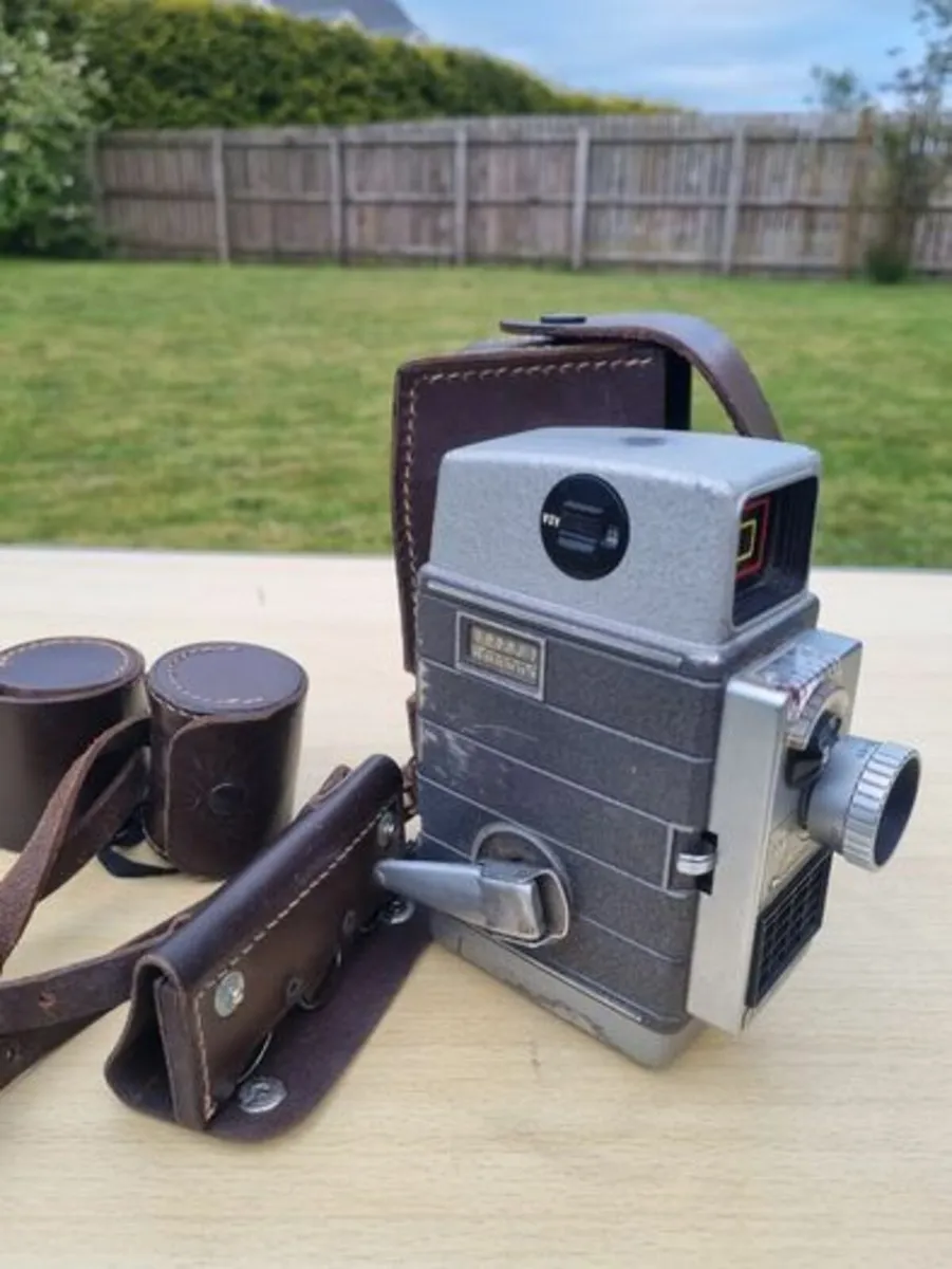 Vintage Bell & Howell 624 EE Autoset Cine Film Cam - Image 2