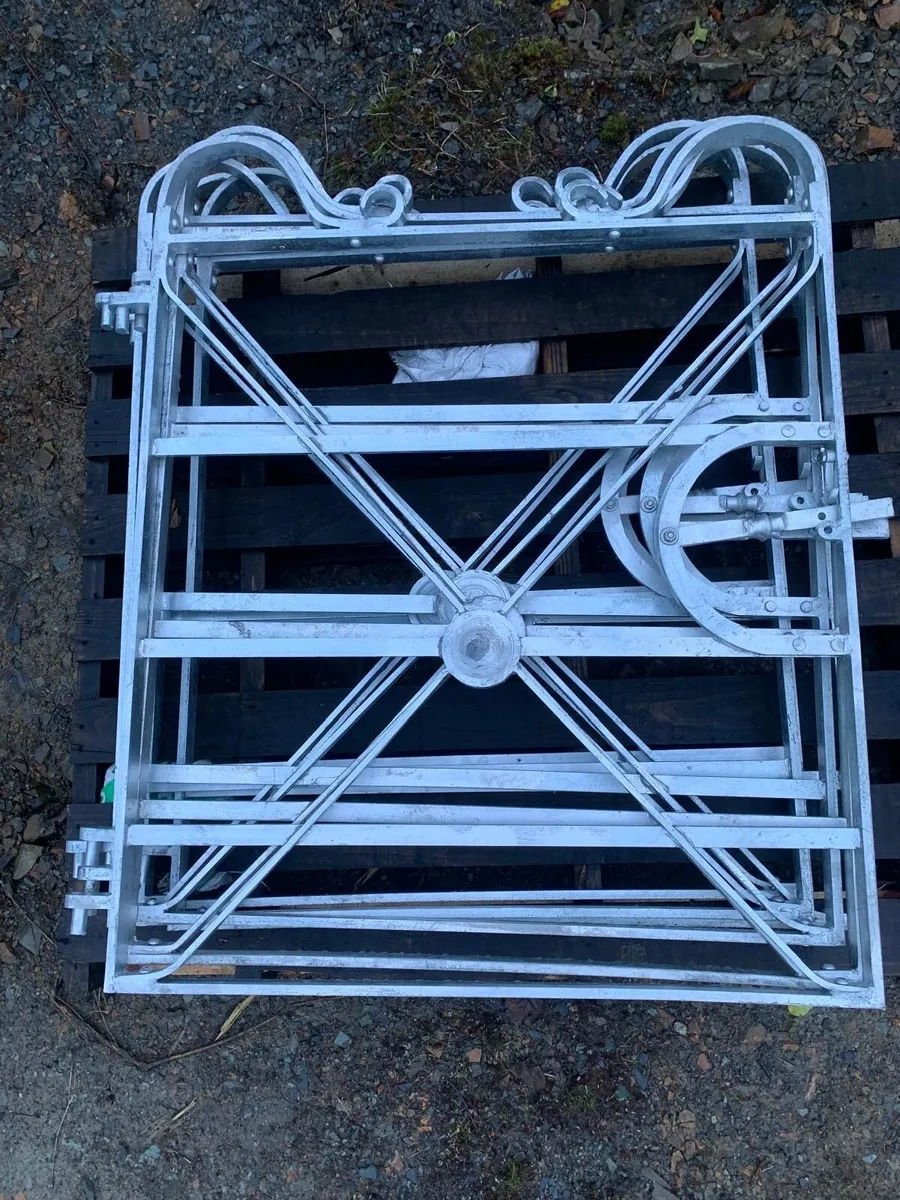 Estate fencing - Image 3