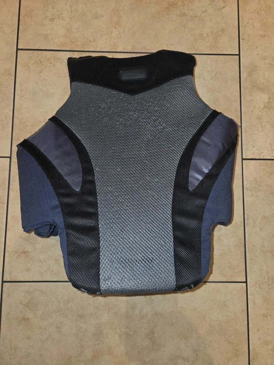 Horse riding body protector (childs) - Image 3