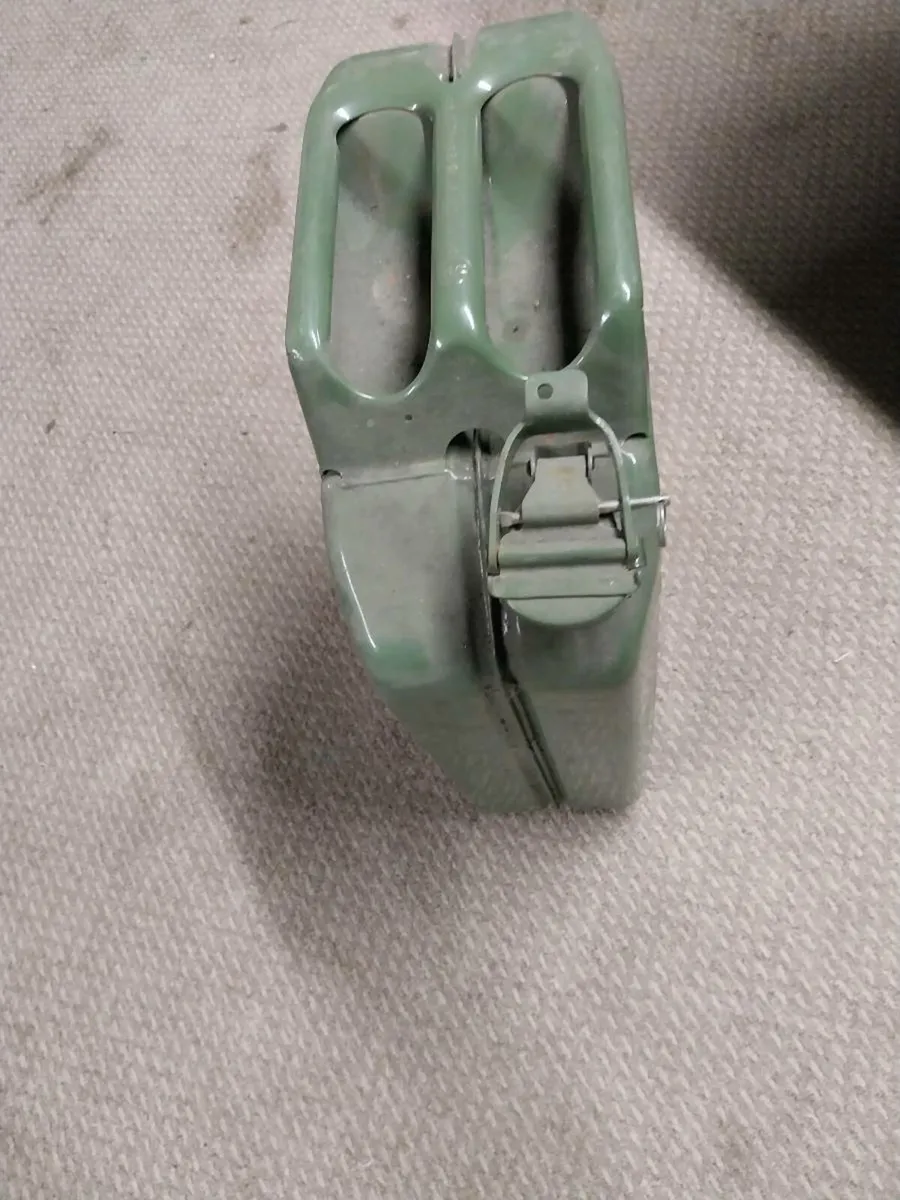 Jerry cans - Image 1
