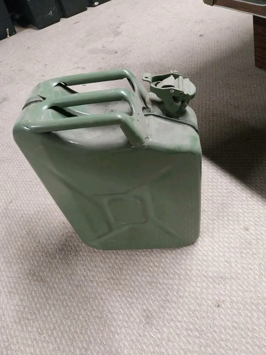 Jerry cans - Image 2