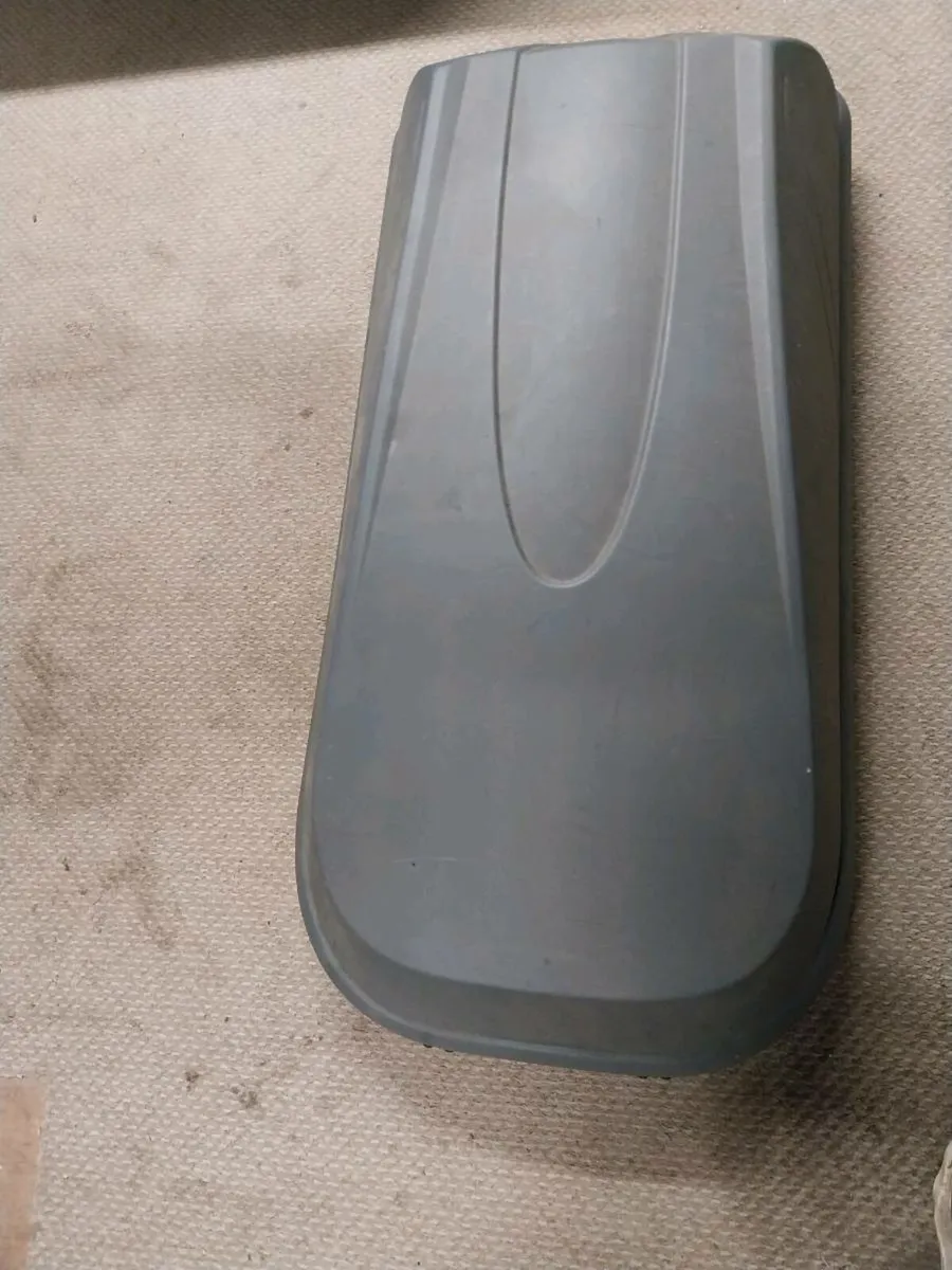 Large roof box - Image 2