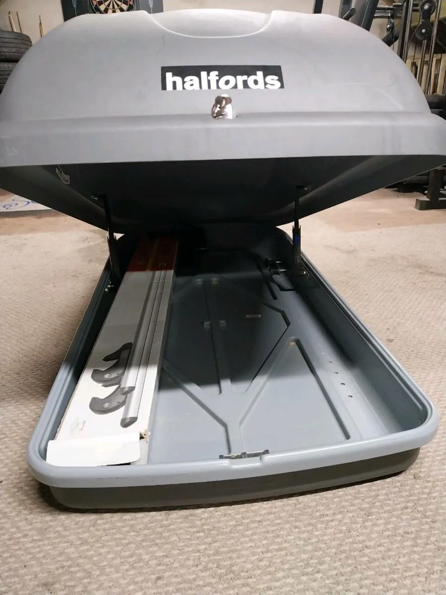 Large roof box - Image 3