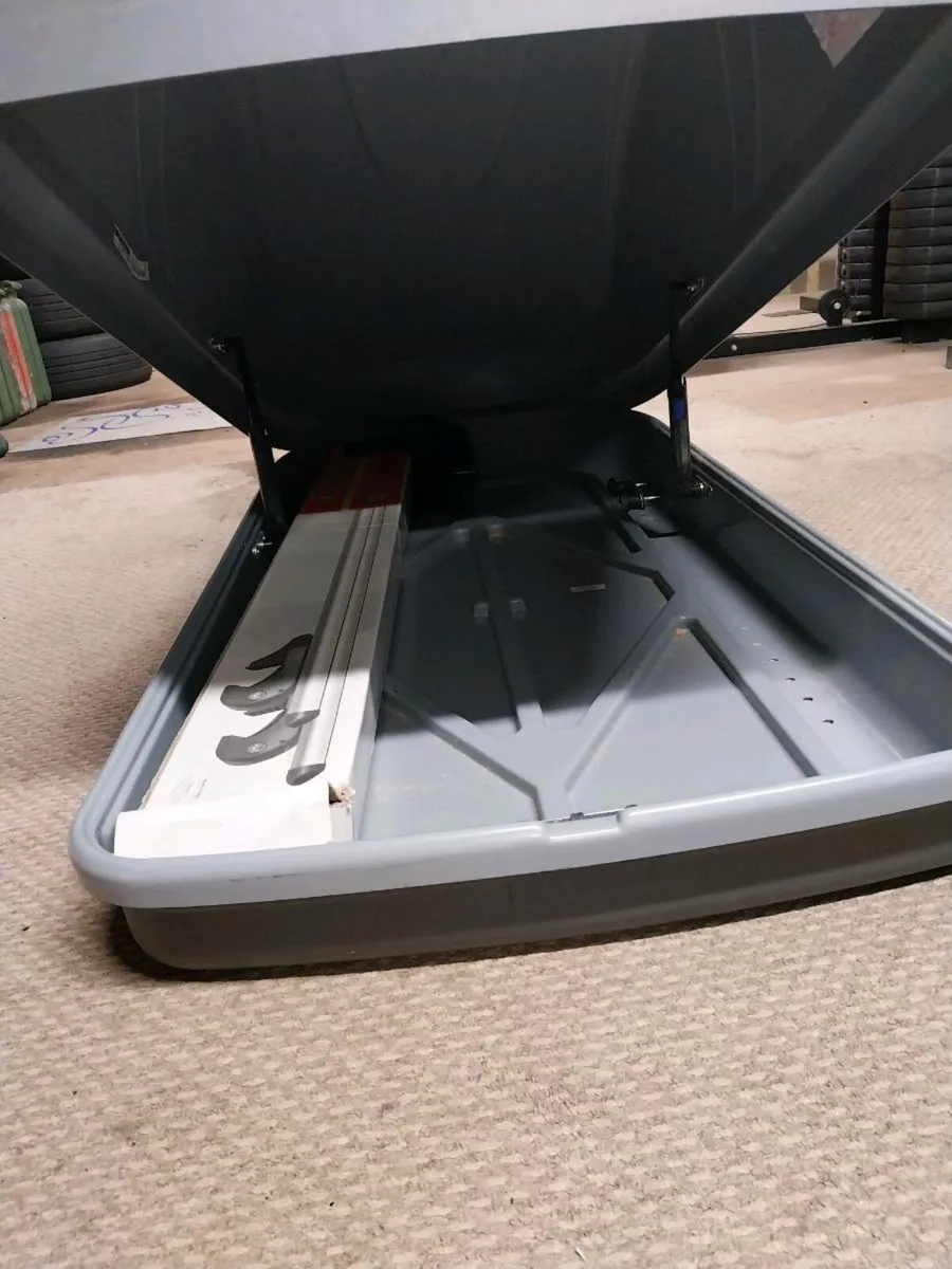 Large roof box - Image 4