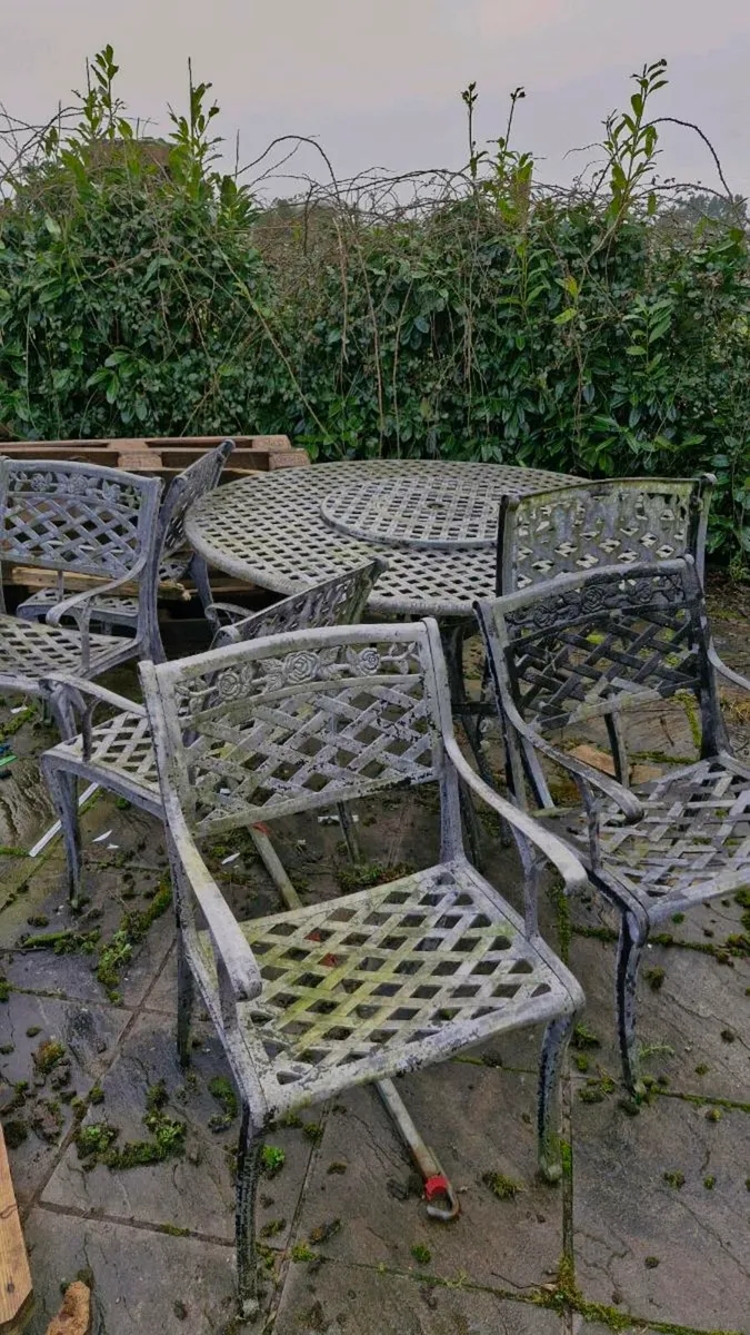 Aluminium table and chairs