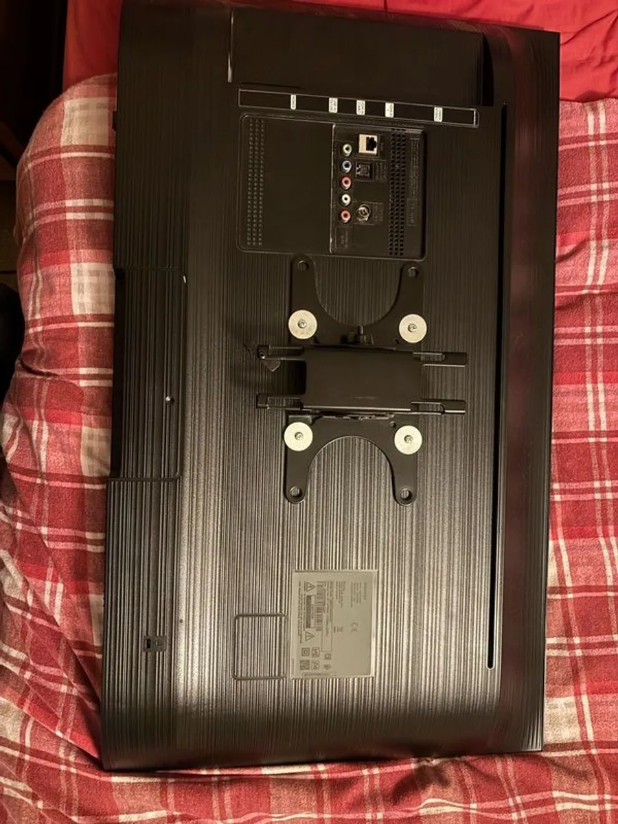 Samsung 32" HD Ready Smart LED TV - Image 2