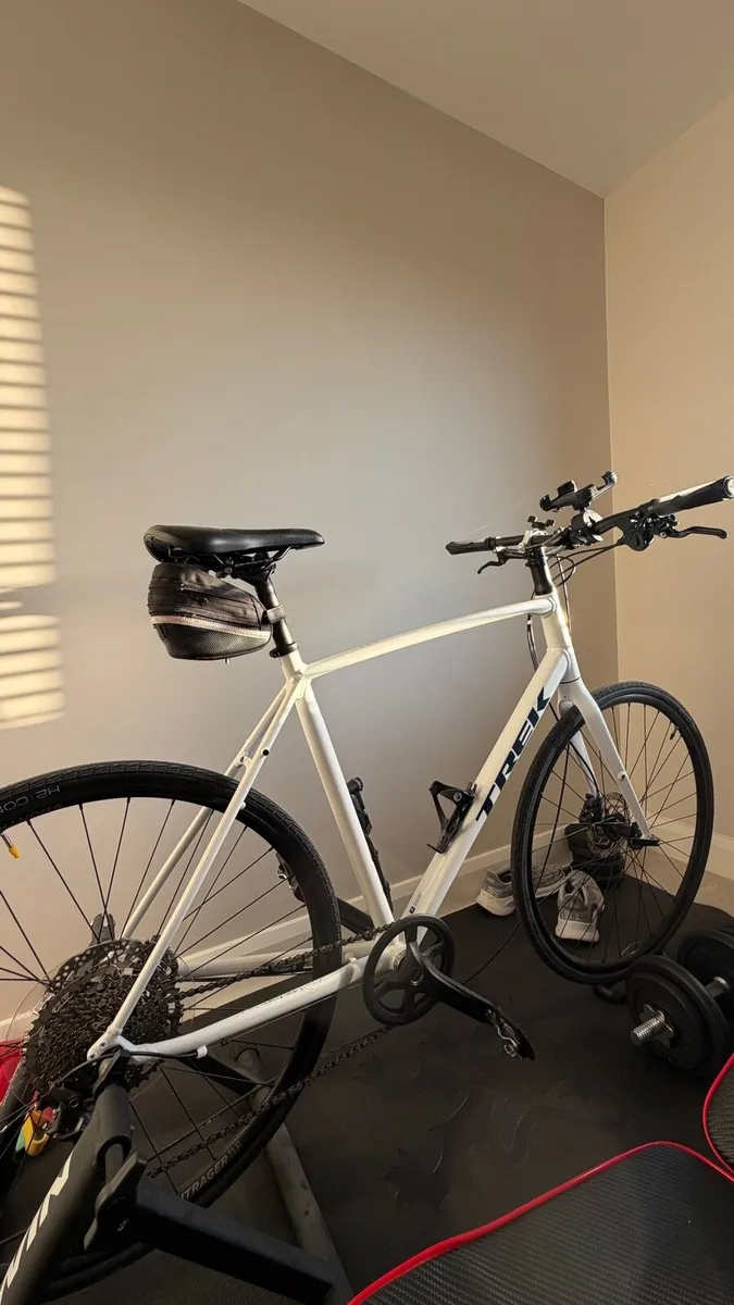 Trek FX 3 Disc Hybrid Bike + Lot of accessories - Image 1