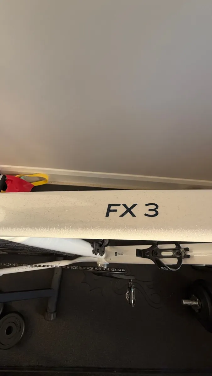 Trek FX 3 Disc Hybrid Bike + Lot of accessories - Image 3