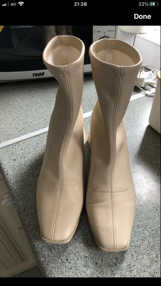 Ladies boots size 6 €5 - Image 1