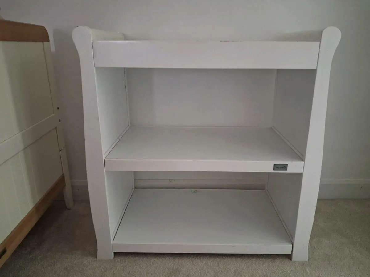 Baby changing table - Image 1