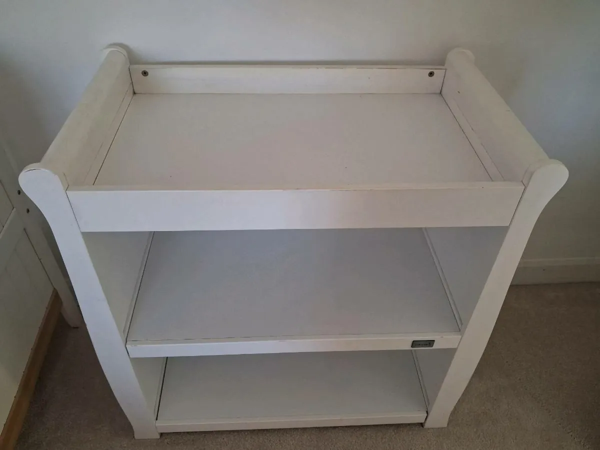 Baby changing table - Image 2
