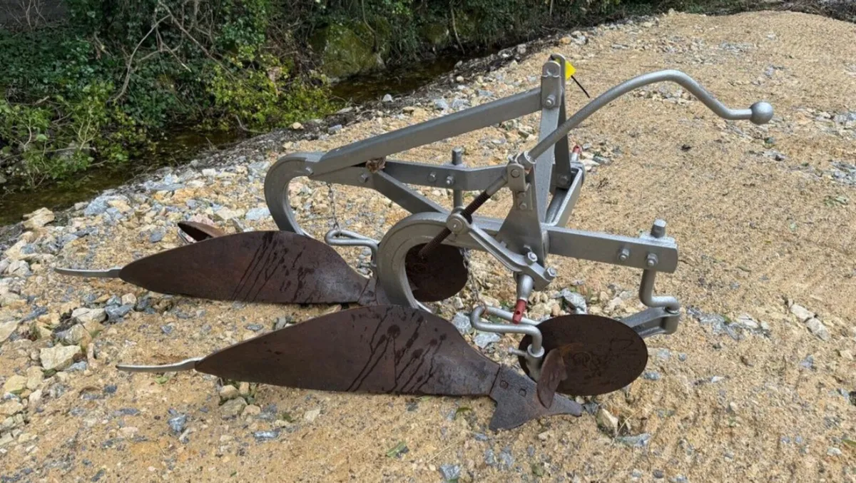 Massey Ferguson 2 furrow plough - Image 1