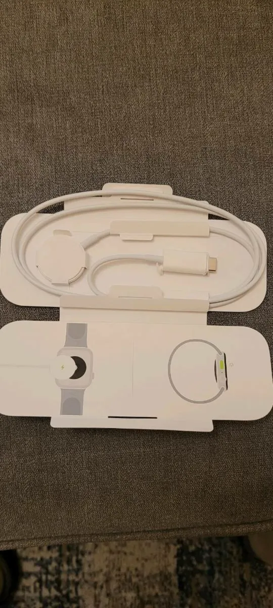 Smart watch: Brand new Apple watch SE Gen2 40mm - Image 3