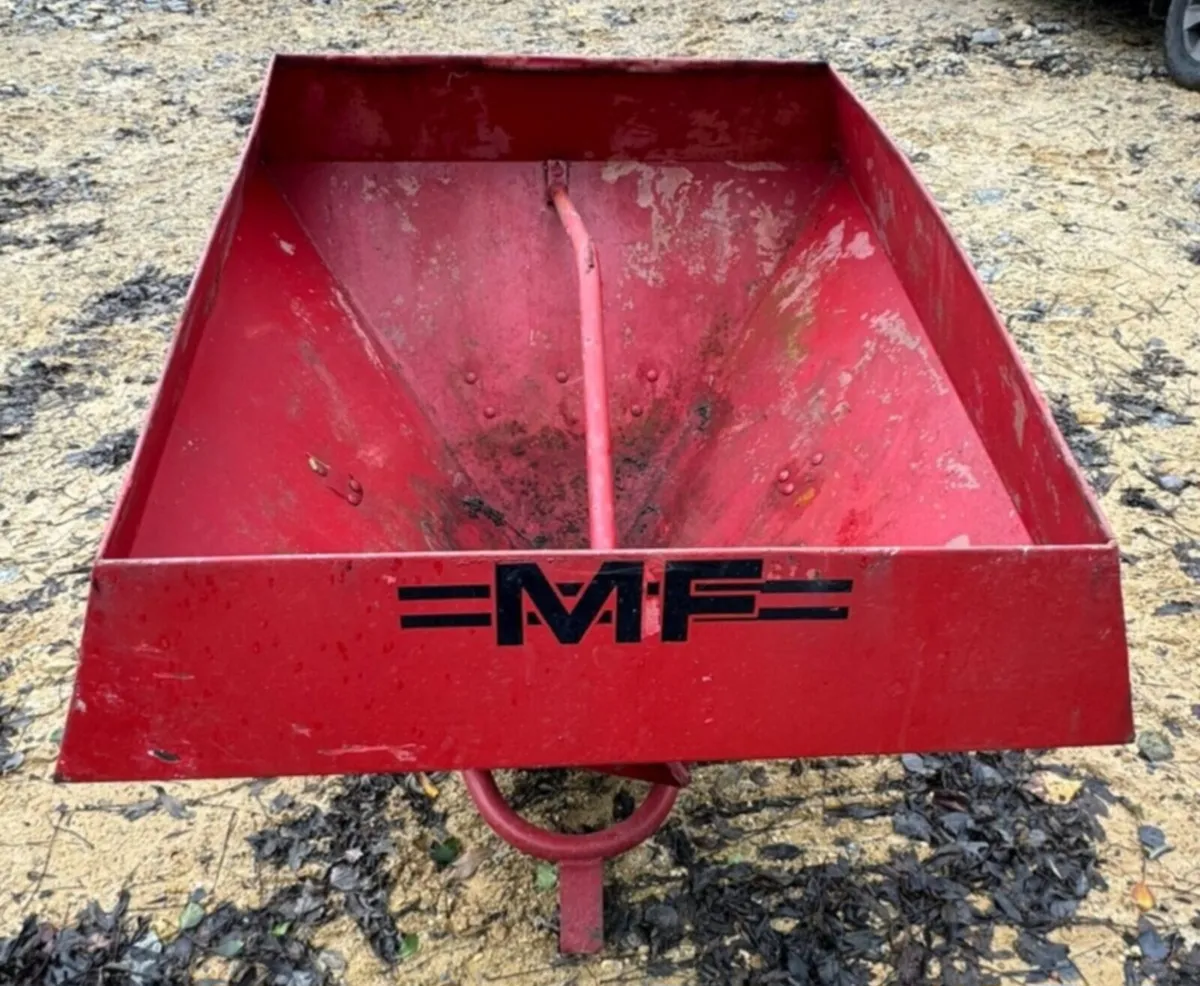 Ferguson Scoop and Massey Ferguson Spreader - Image 2