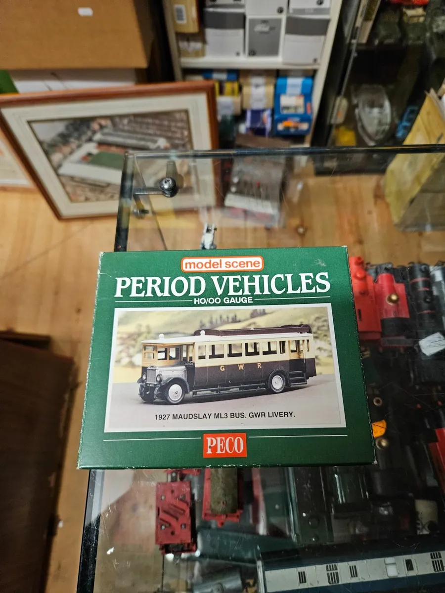 Hornby Peco OO Gauge Bus Model Kit