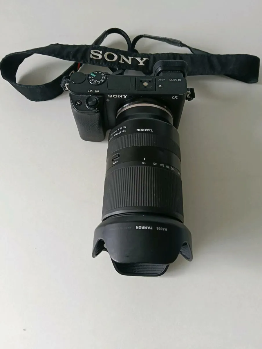 Sony 6400 + 2 lenses - Image 3