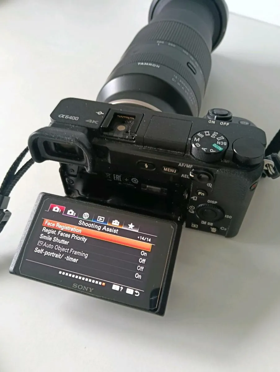 Sony 6400 + 2 lenses - Image 4