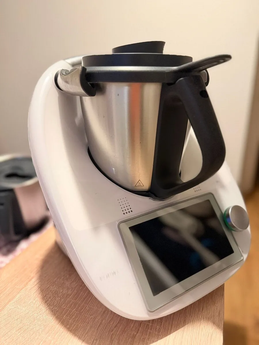 Thermomix TM6 + friend and Accessories - Image 1