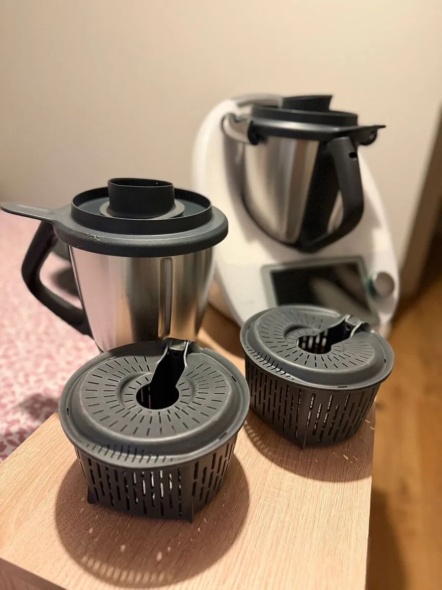 Thermomix TM6 + friend and Accessories - Image 3