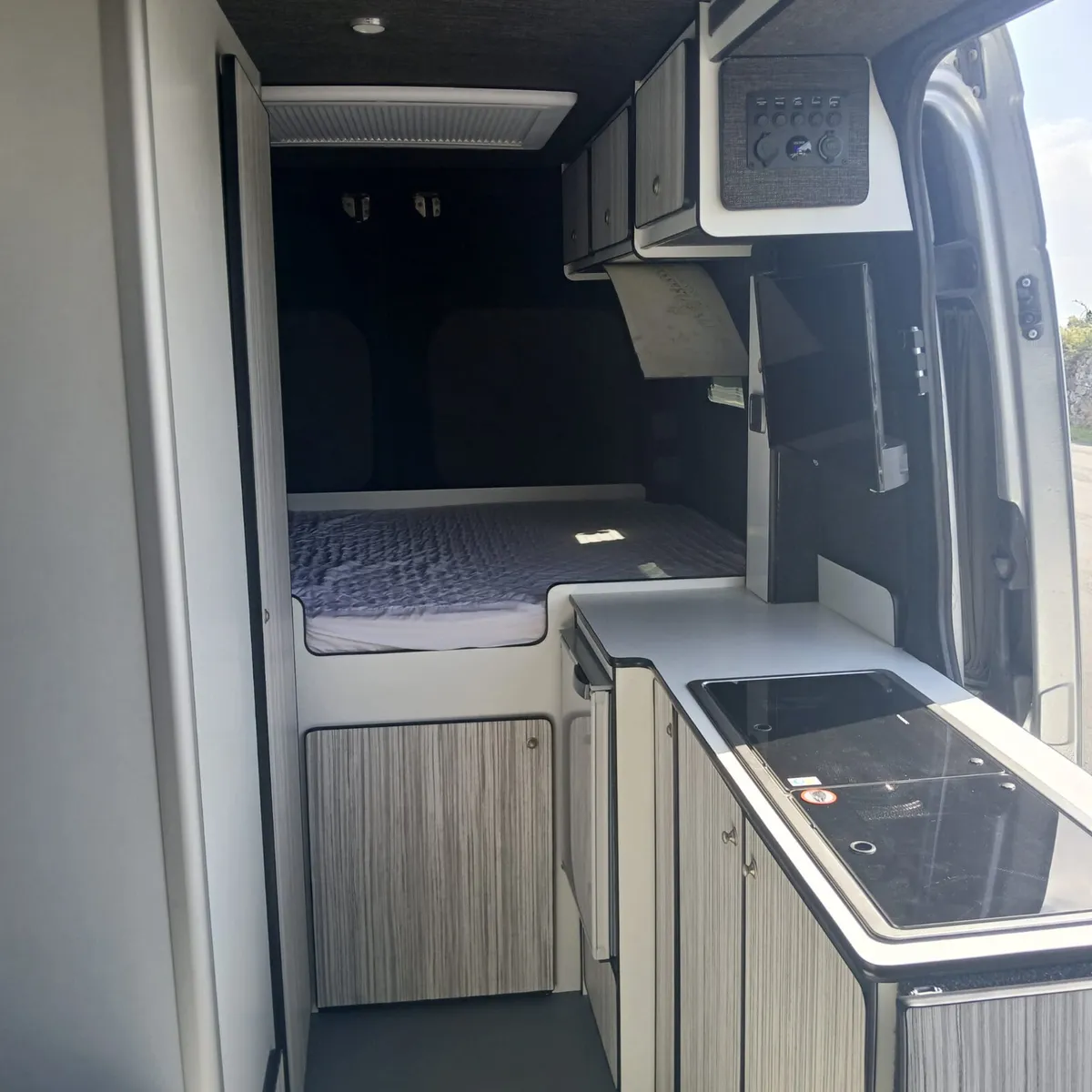 MERCEDES SPRINTER  2 BERTH CVRT MAY26 SPOTLESS - Image 4