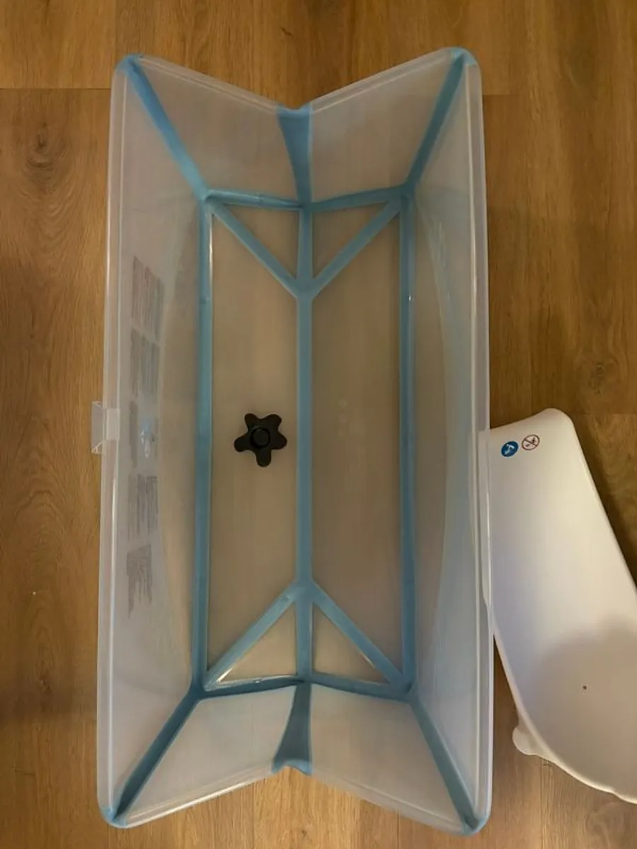 Stokke Flexi Bath XL with newborn support Like New - Image 2