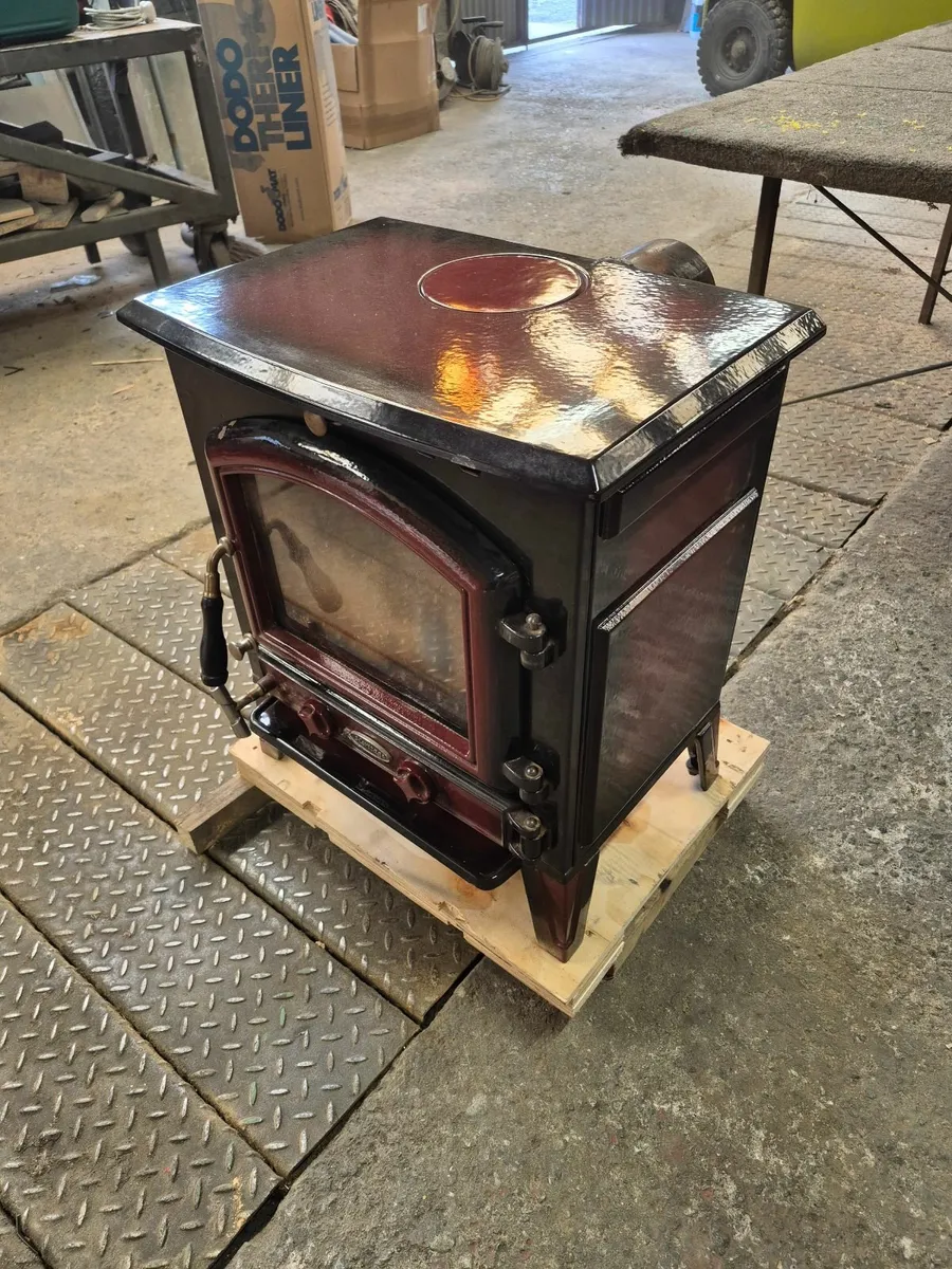 Solid fuel stove - Image 1