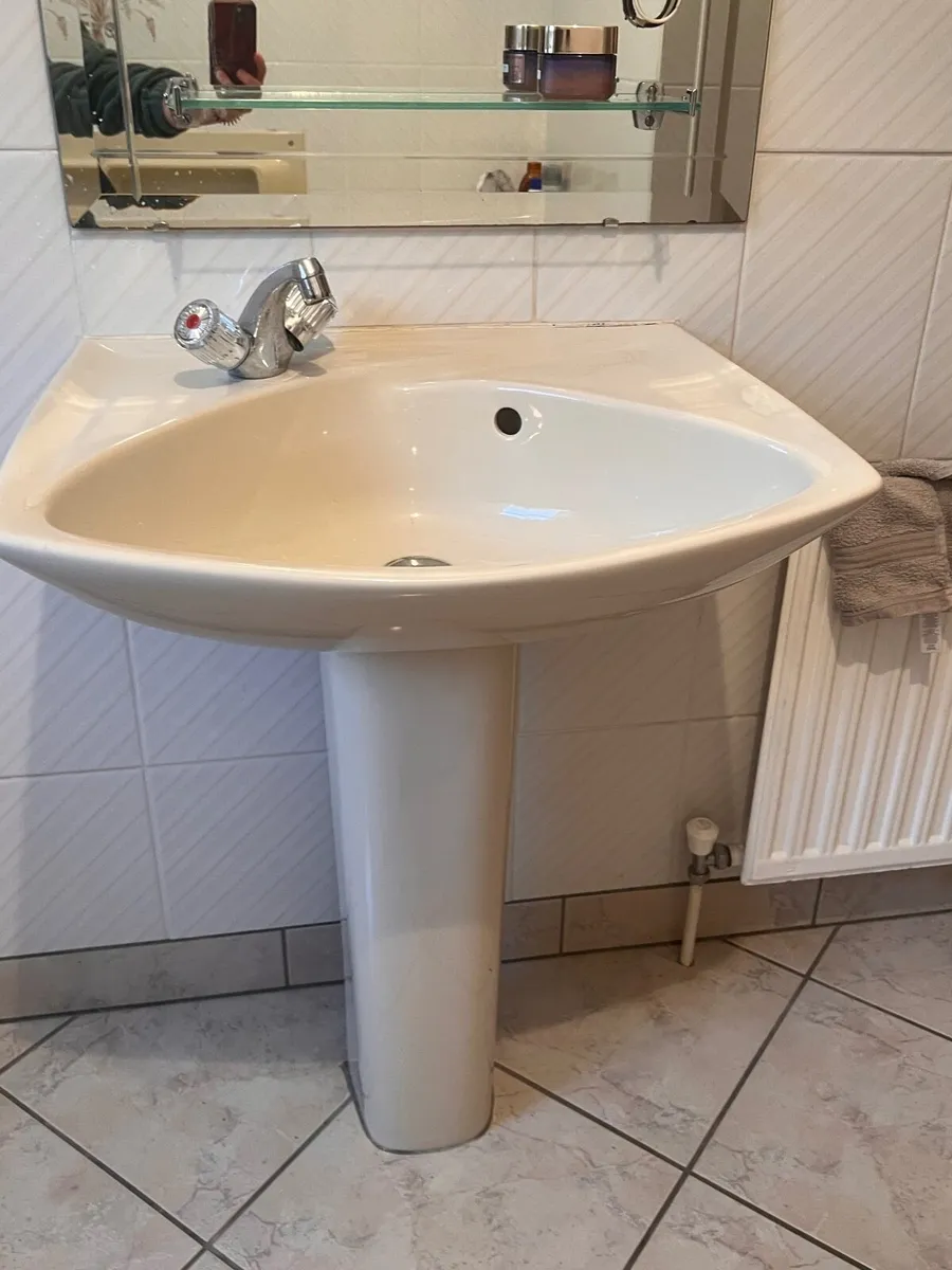 Bathroom Suite - Image 3