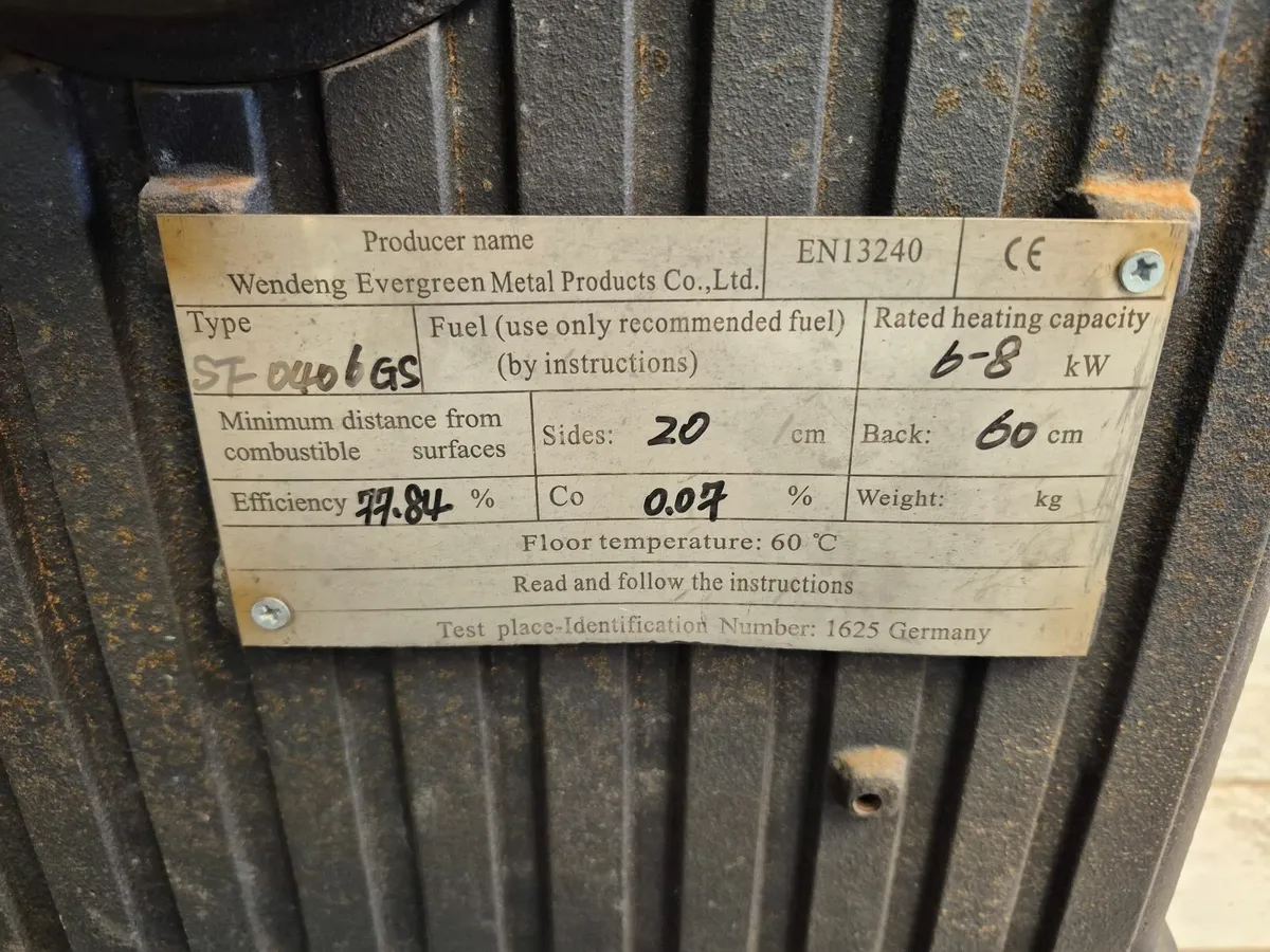 Solid fuel stove - Image 1