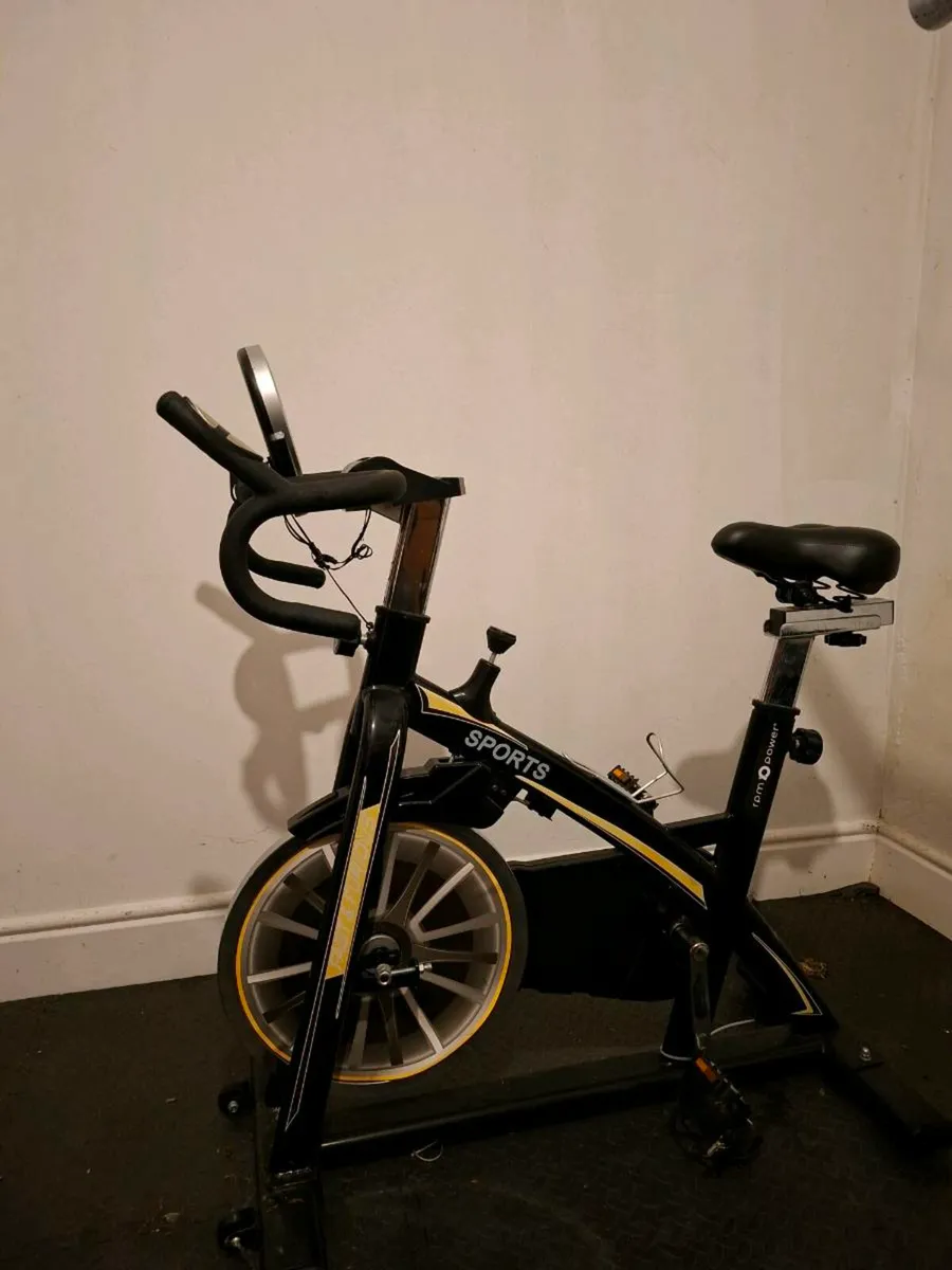 Exercise spin bike - Image 1