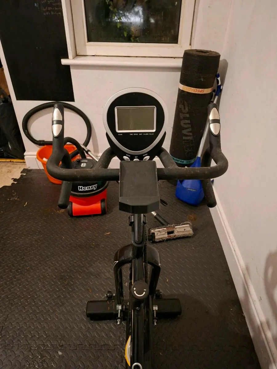 Exercise spin bike - Image 2