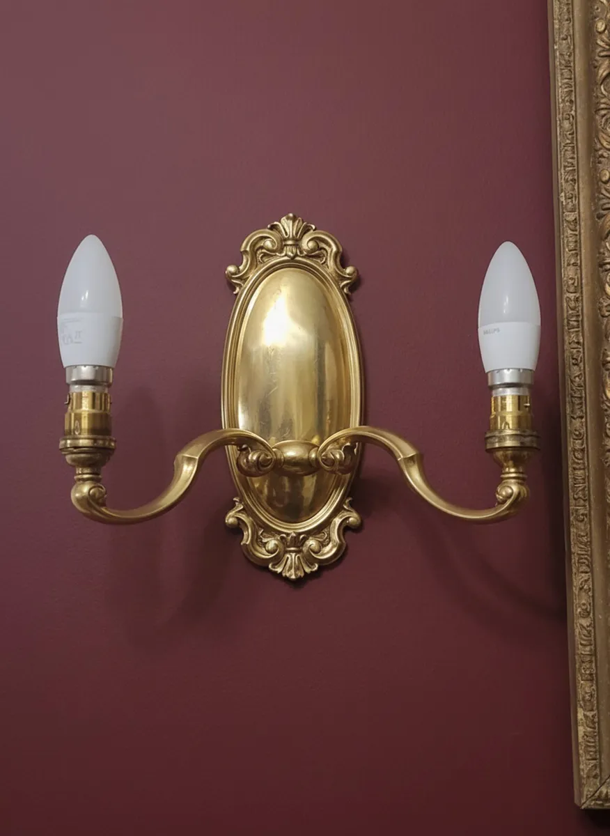 A pair of  brass vintage wall lights POSTAGE AVAIL - Image 1