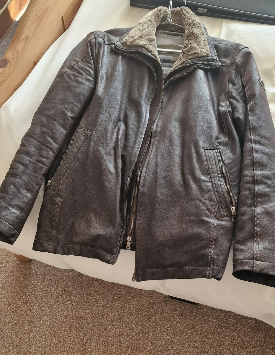 Man's leather jacket - Image 1