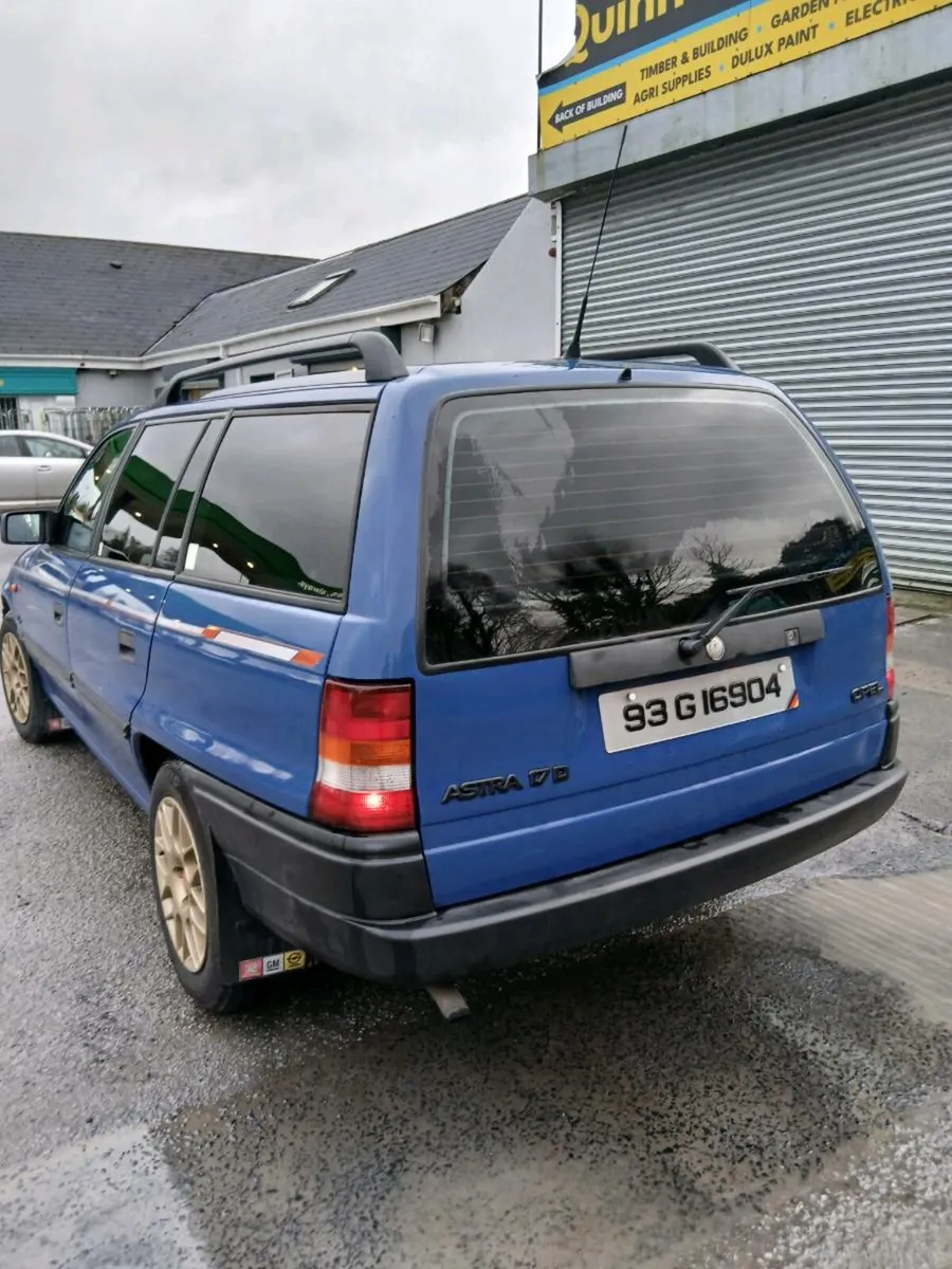 Opel Astra Estate - Image 2