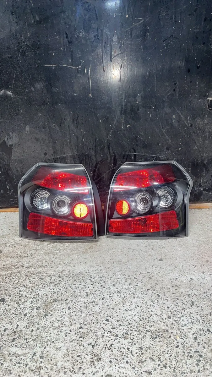 E12 Toyota lights - Image 1