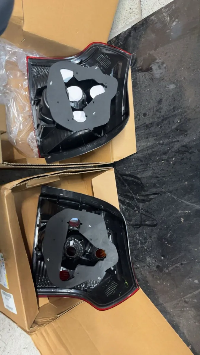 Original lights for e12 Toyota - Image 4