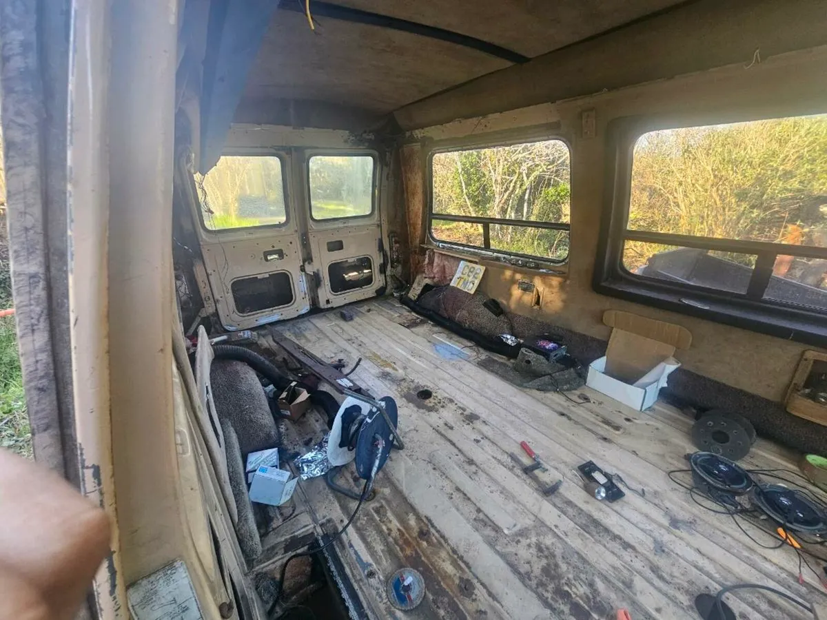 Ford e150 1986 Camper - Image 4