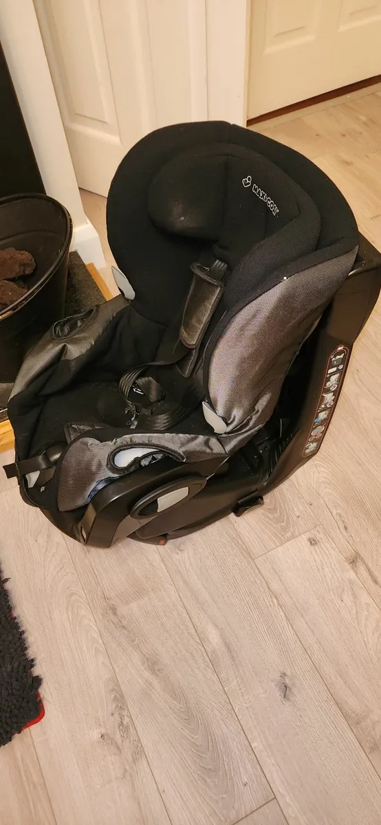 Child swivel car seats - Image 1