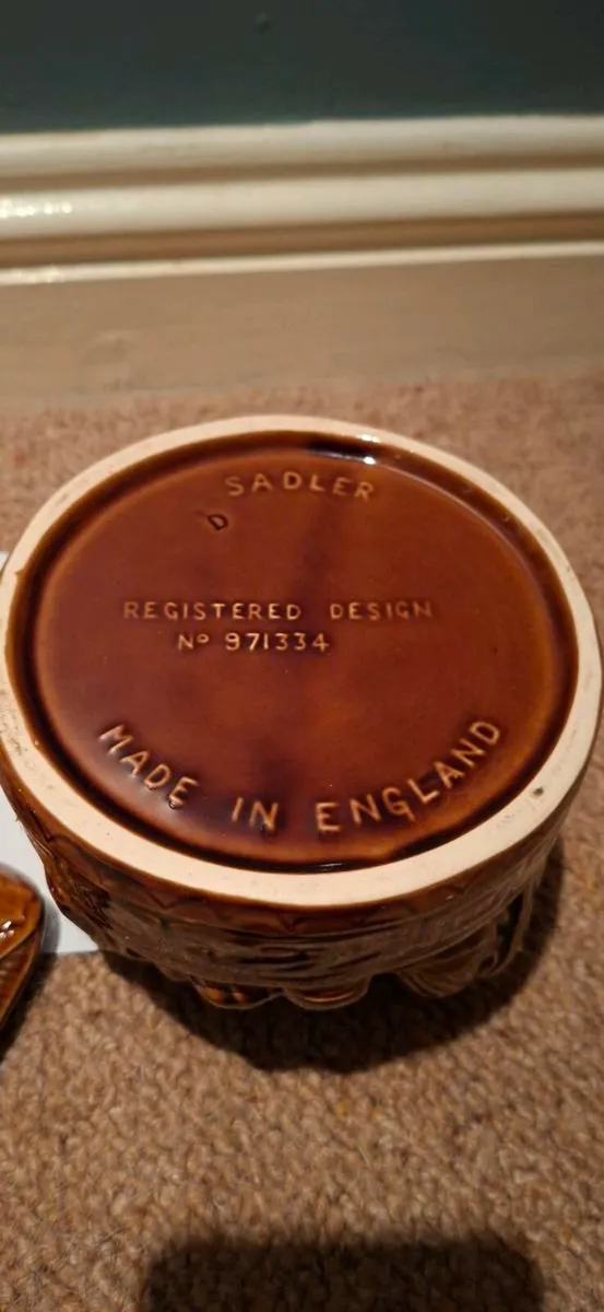 Chinese Ceramic Tea Container - Image 4