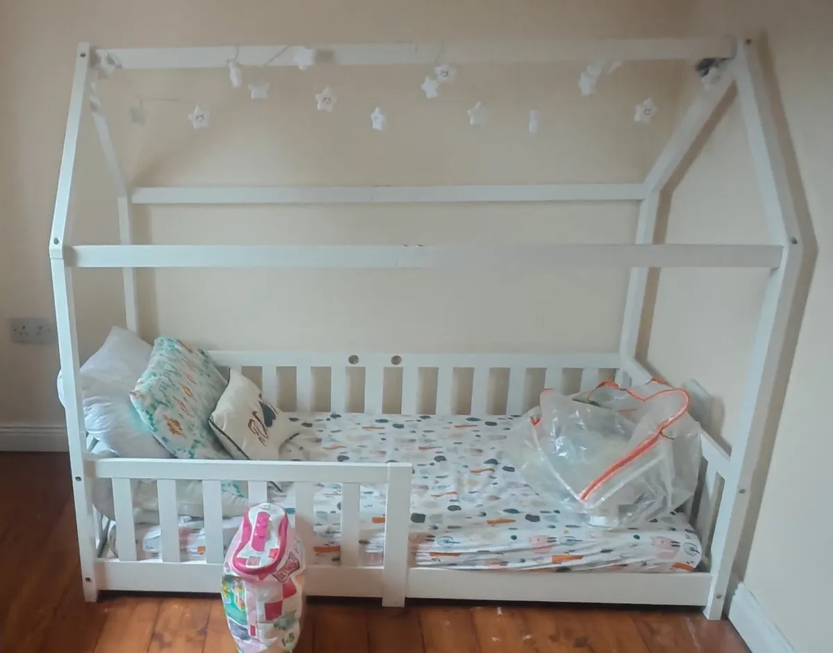 Toddler bed with Mattress - Image 1